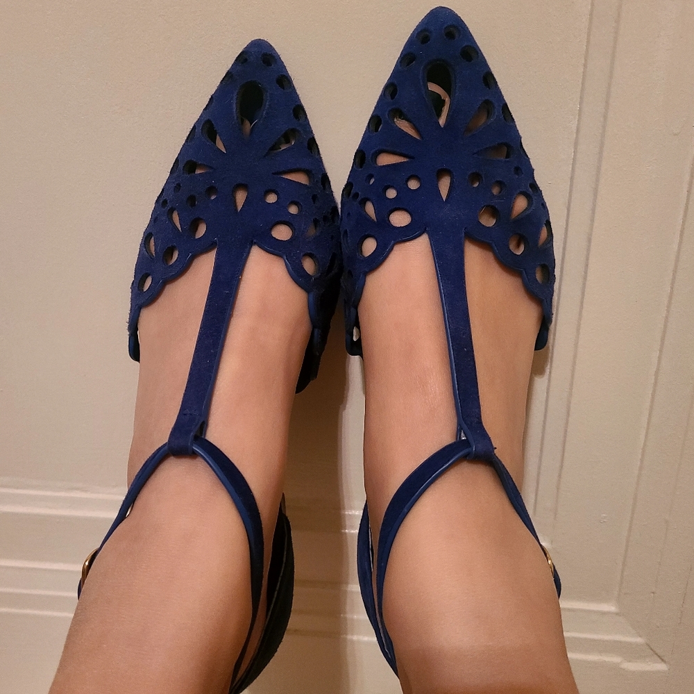 Isola Camillus T Strap Pointed Toe Flats Sz 6